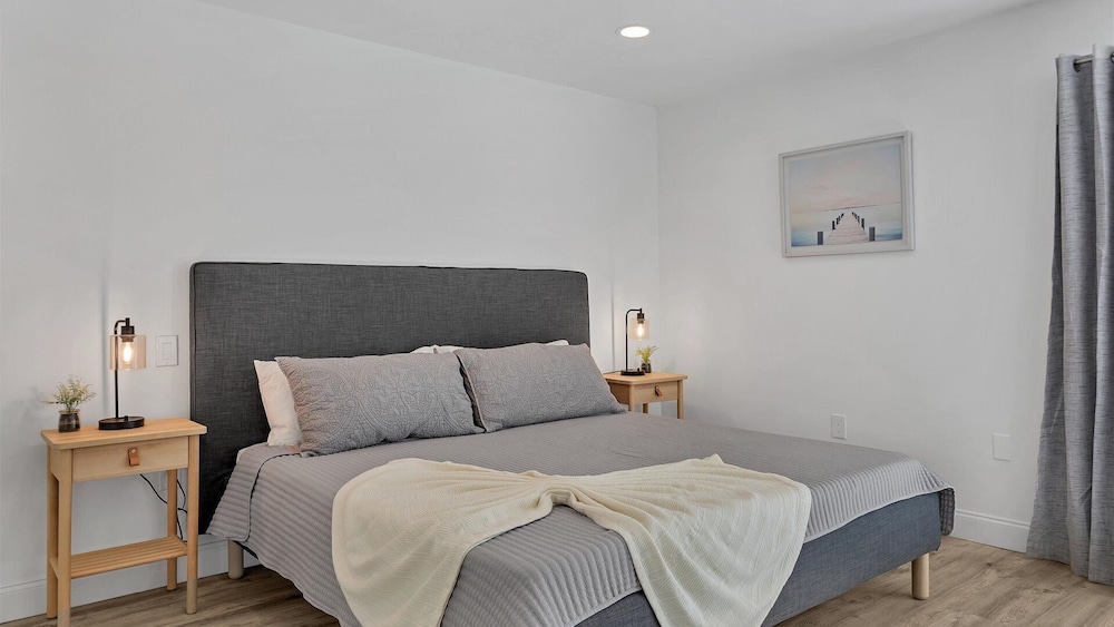 House, Multiple Beds, Patio, Ocean View (NVS2400)