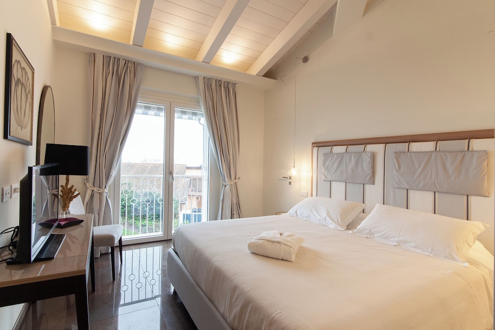 Romantic Double Room, Hill View photo 3