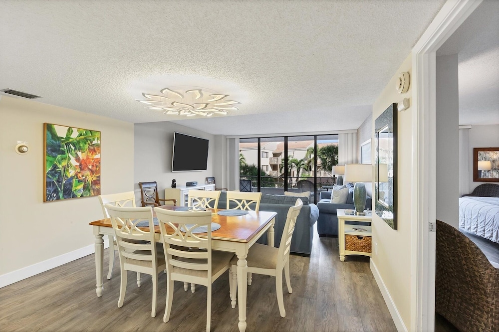 Condo, 2 Bedrooms