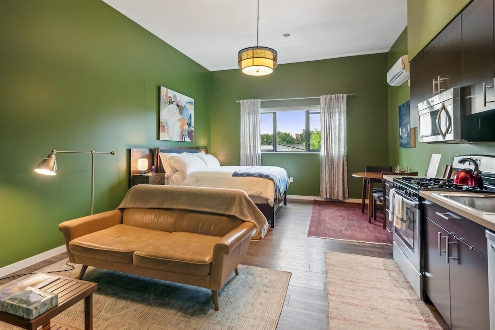 Hazelnut Suite