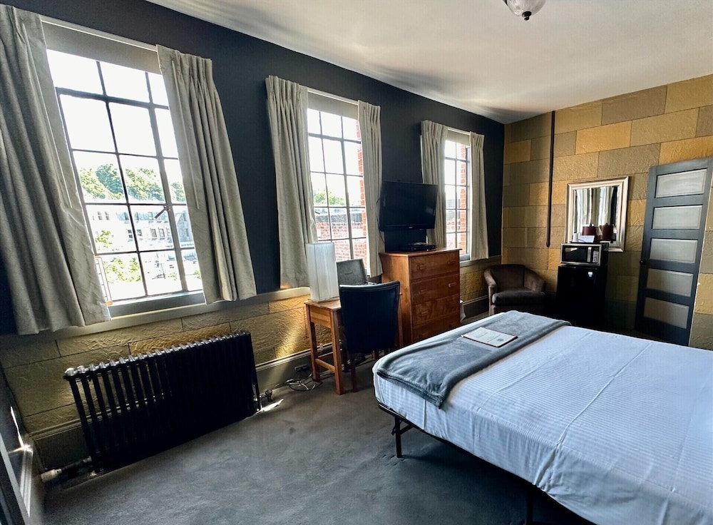Deluxe Double Room, Accessible, Ensuite (Old Solarium Queen) photo 2