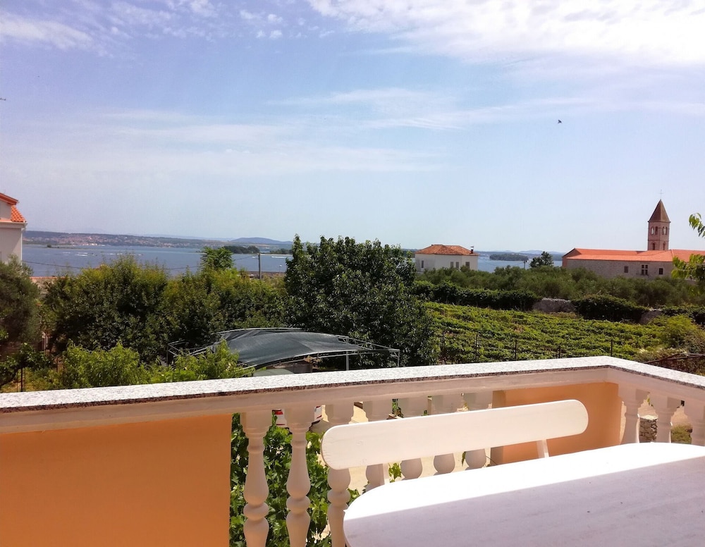 Apartment (Bor - 20 meters from beach - A1(4+1)) photo 1