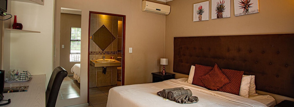 Standard Double or Twin Room photo 3