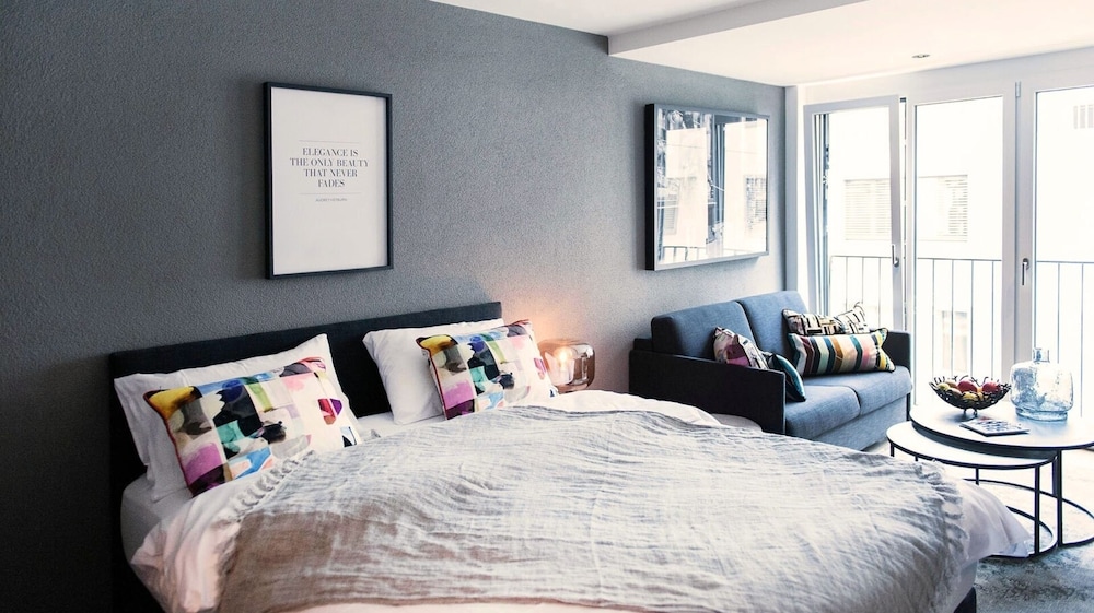 Senior Studio, 1 King Bed with Sofa bed