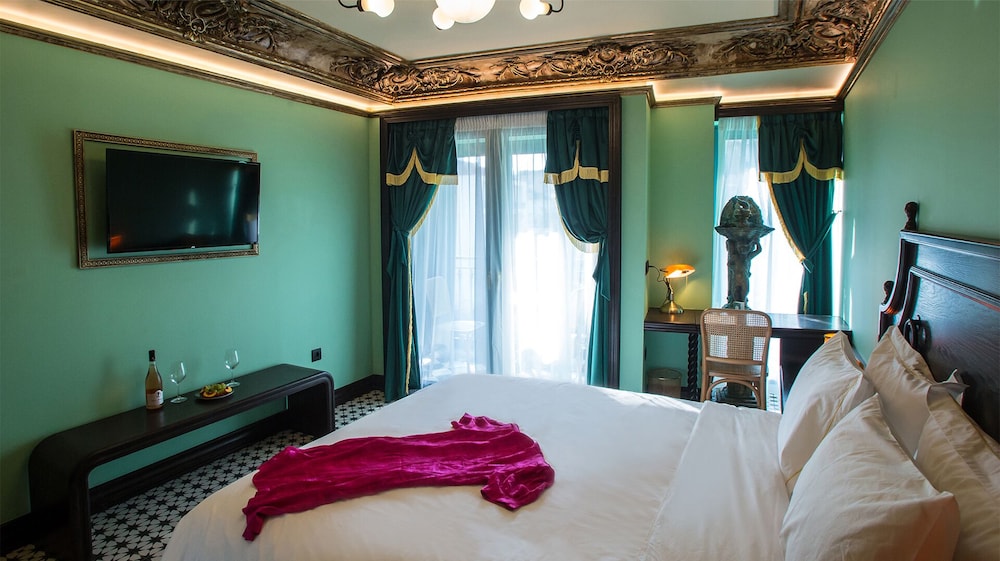 Superior Double Room, City View photo 1