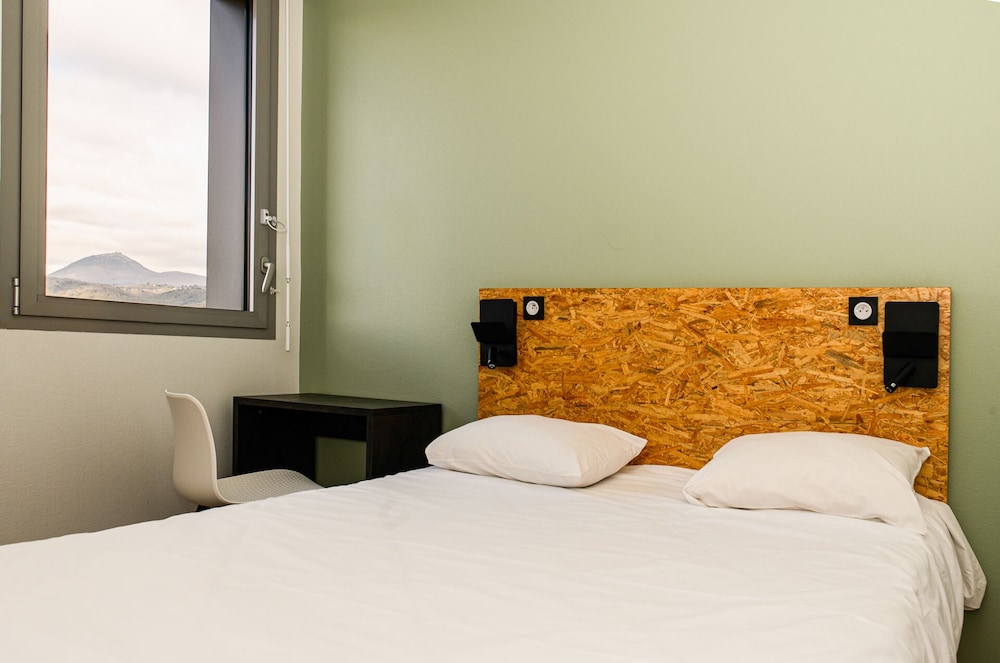 Double Room with Ensuite Bathroom - Photo 1