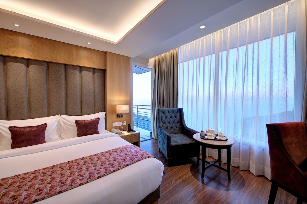 Premium Room, 1 King Bed, Balcony, Valley View photo 3