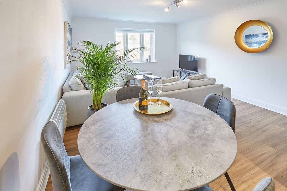 Apartment photo 2