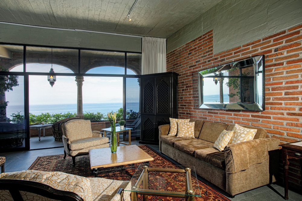 Deluxe Room Oceanfront photo 3