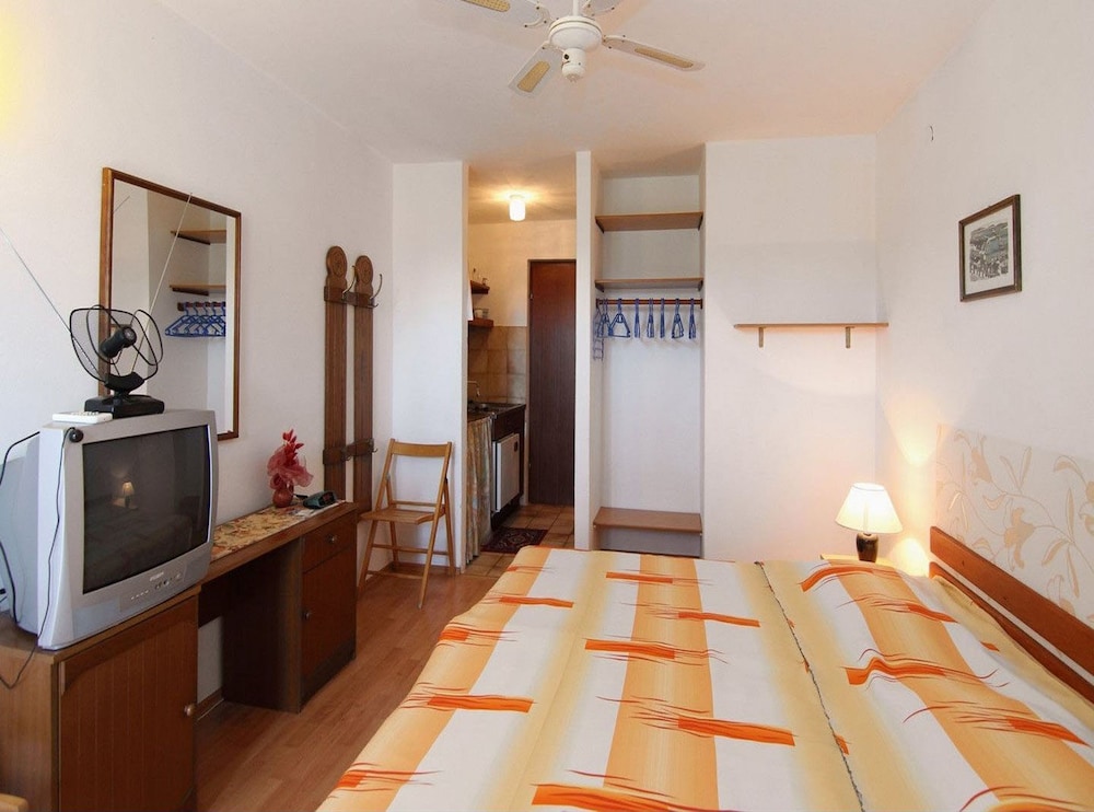 Studio (Nik - 50m from beach - A3(2)) photo 3