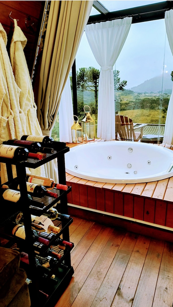 Honeymoon Cabin, Jetted Tub, Mountain View photo 1