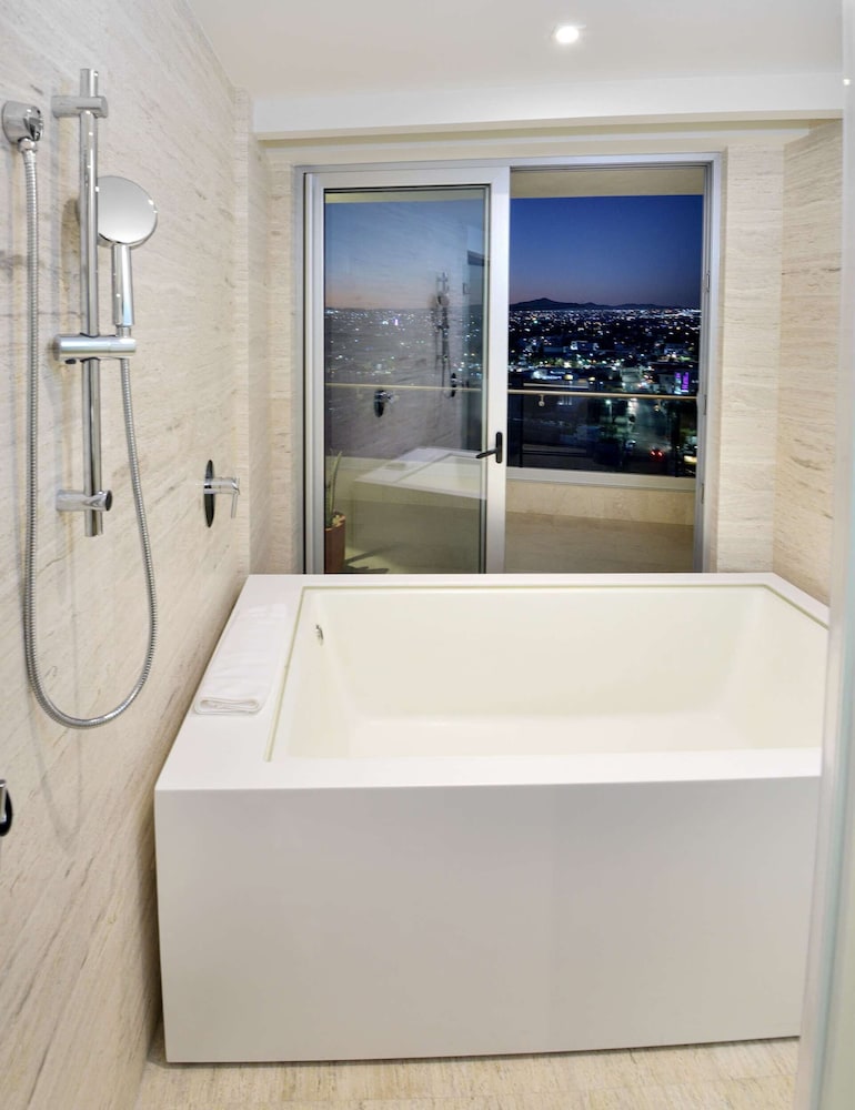 Suite, 3 Bedrooms (Sunset)