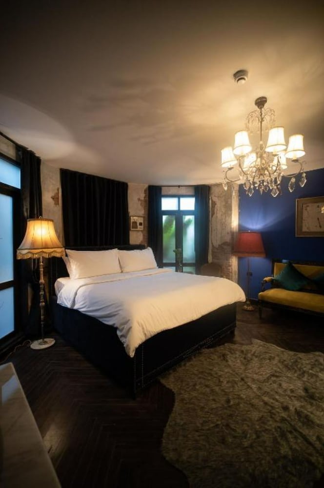 Junior Suite King Bed photo 3
