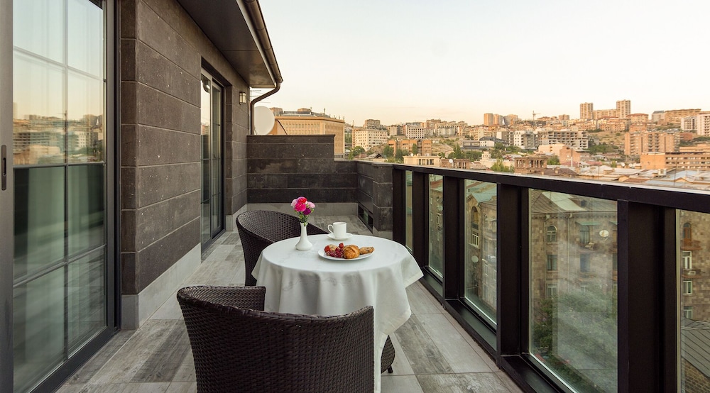 Suite, Balcony photo 1