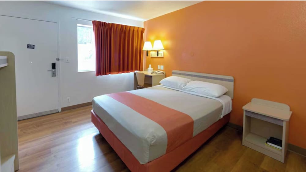 Standard Room, 1 Queen Bed, Non Smoking