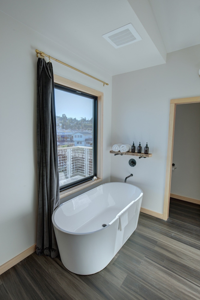 Luxe Ice House King 2nd Floor - Photo 23