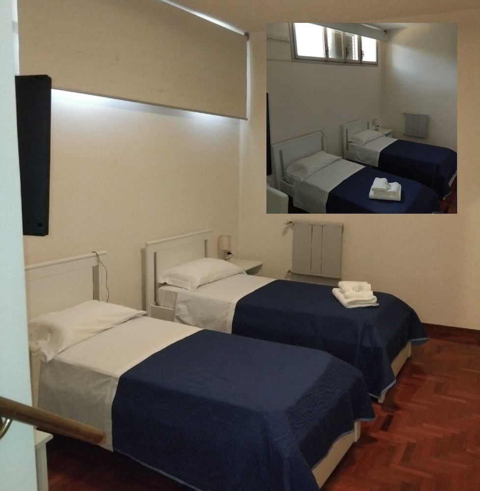 Basic Twin Room, 2 Twin Beds photo 1