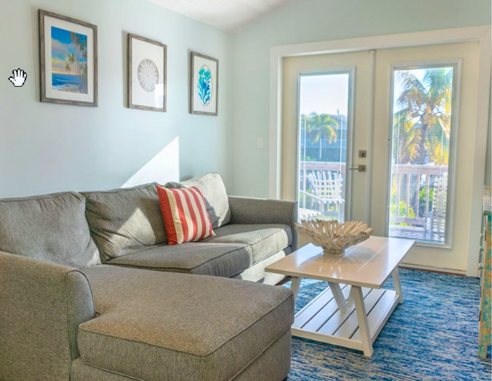 Signature Cottage, 1 Queen Bed, Canal View - Photo 2