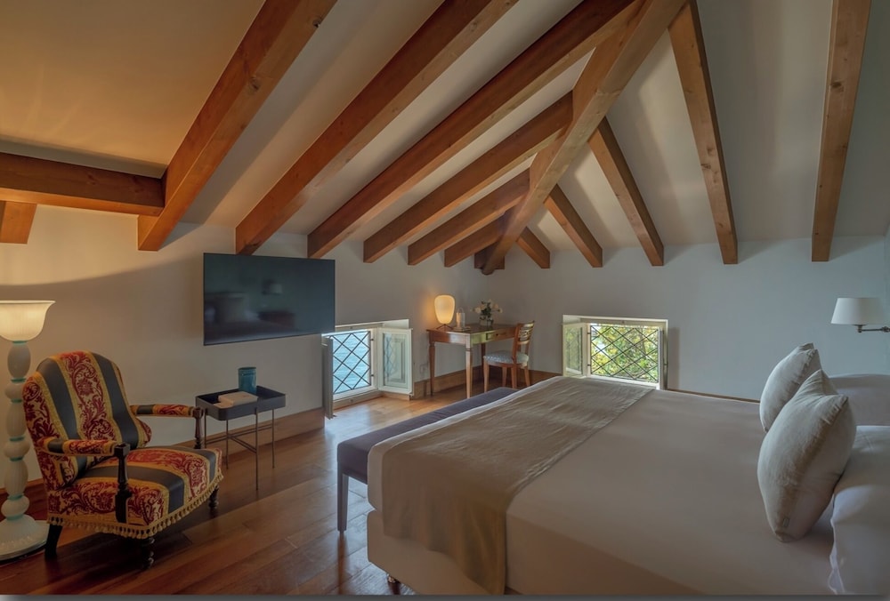 Superior Double or Twin Room, Partial Lake View