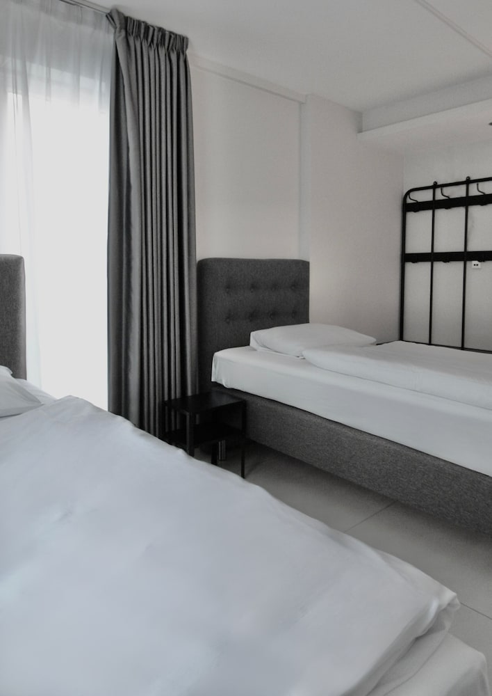Economy Twin Room, 2 Twin Beds photo 3