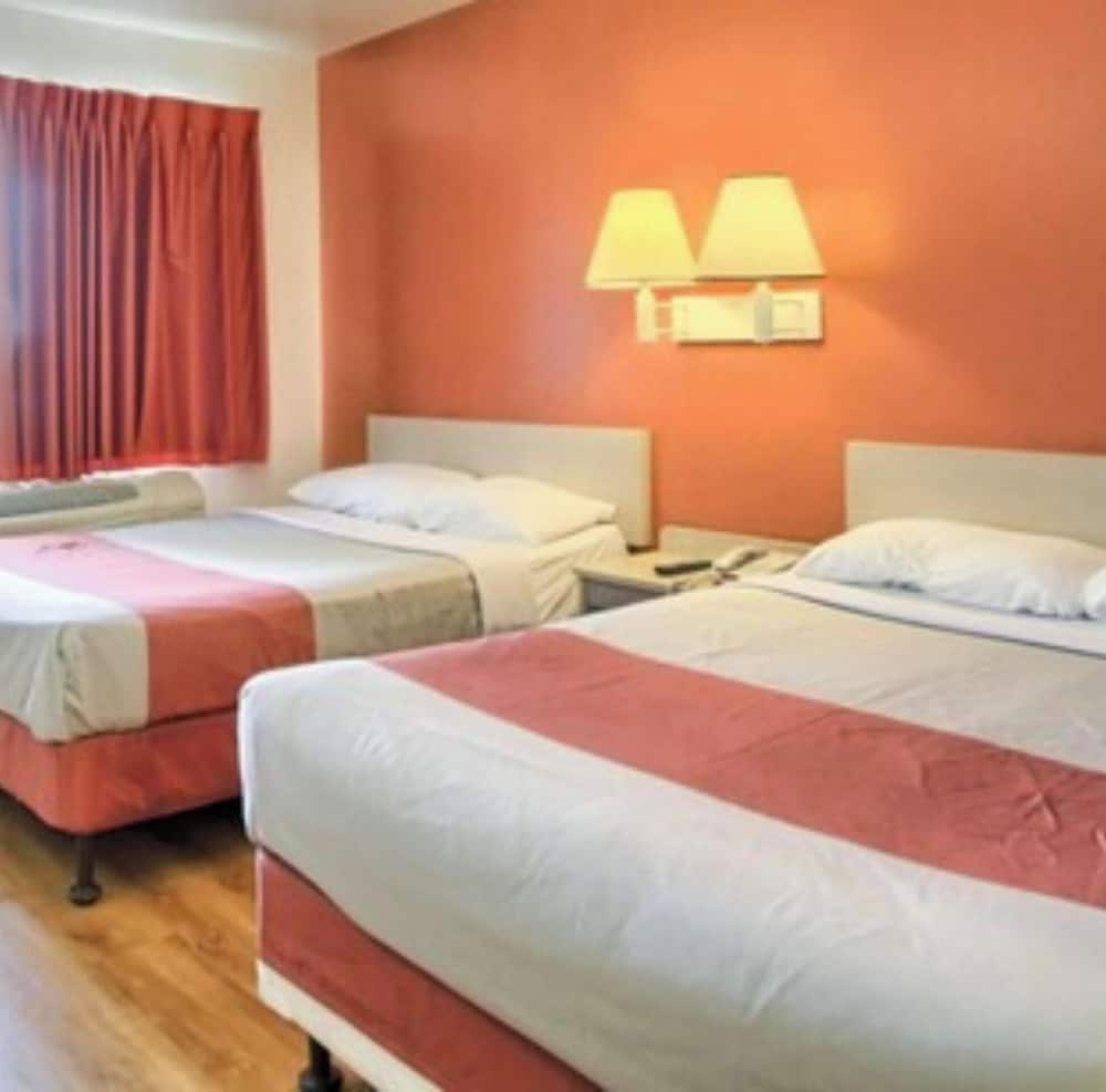 Standard Room, 2 Double Beds, Non Smoking photo 3