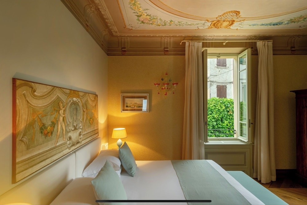 Deluxe Double or Twin Room, Partial Lake View