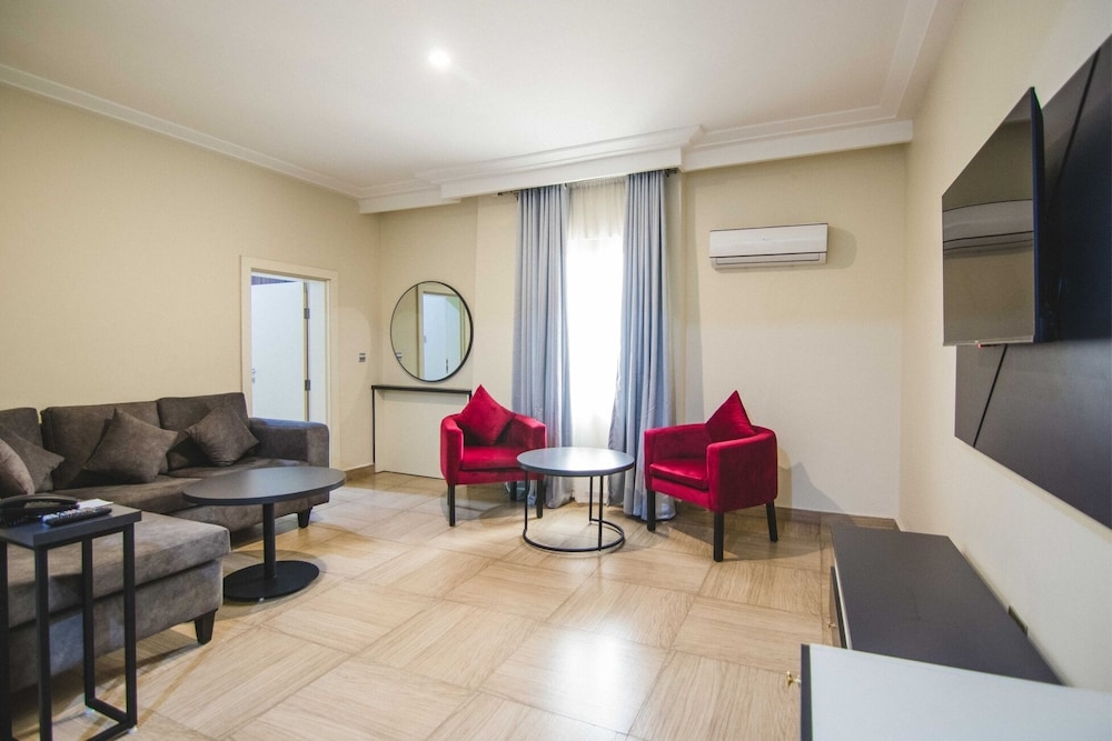 Deluxe Suite - Photo 1