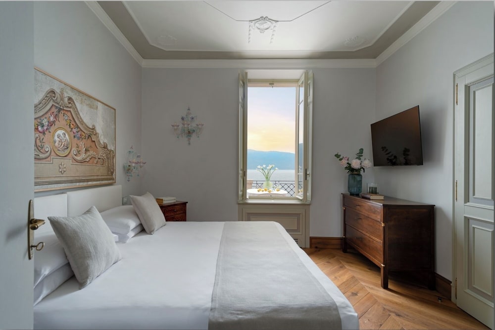 Royal Double or Twin Room, Lake View