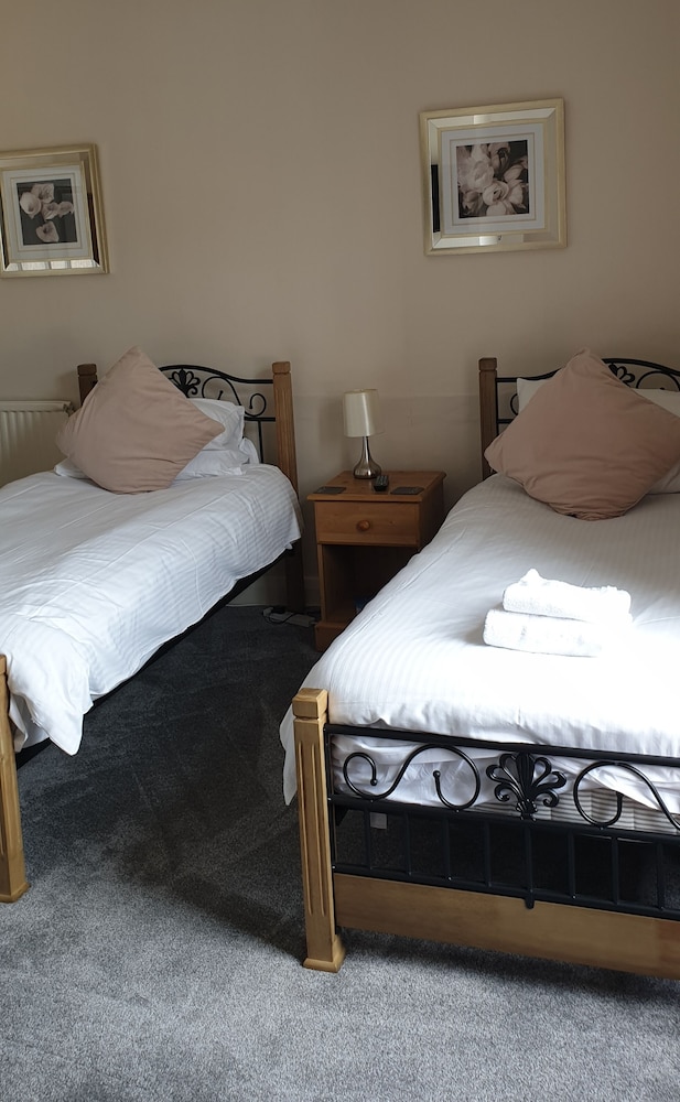 Twin Room, Ensuite photo 2