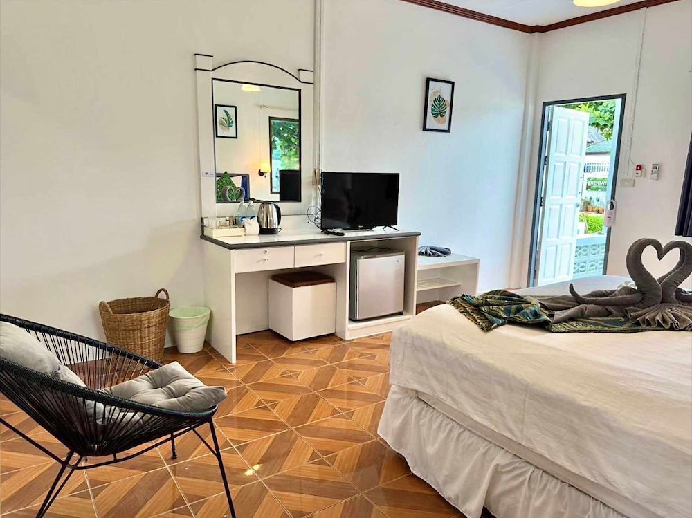 Beachfront Bungalow - Photo 13