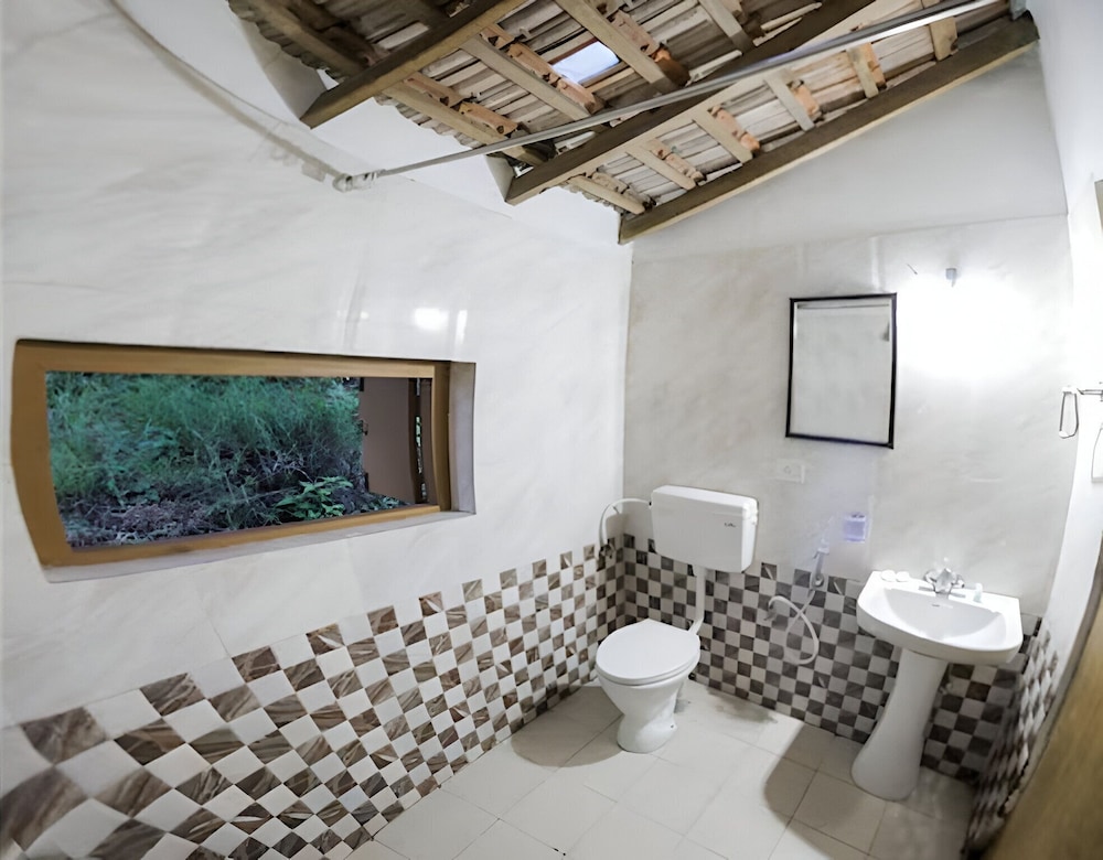 One Bedroom Streamside Suite with Balcony photo 2