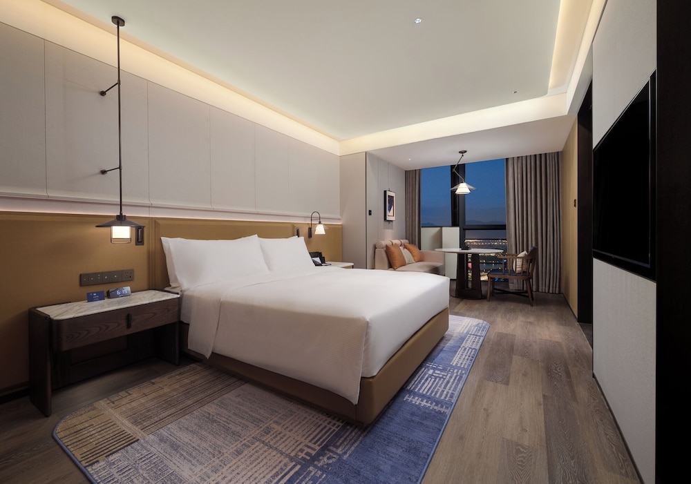 Room, 1 King Bed (Guest)