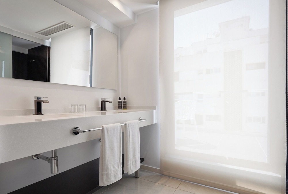 Junior Suite (External Jacuzzi) photo 2