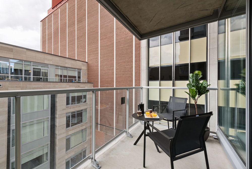 Signature Large Two Bedroom Balcony - Photo 5