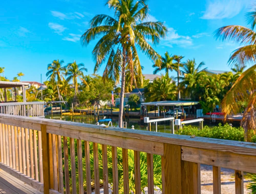 Signature Cottage, 1 Queen Bed, Canal View - Photo 4