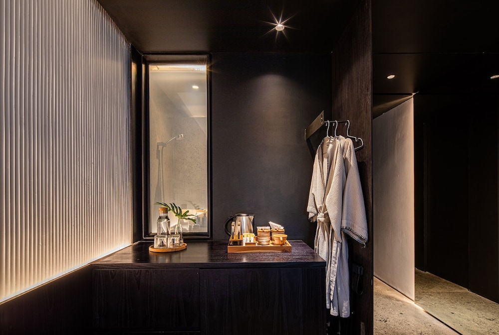Titik Dua deluxe room - Photo 6