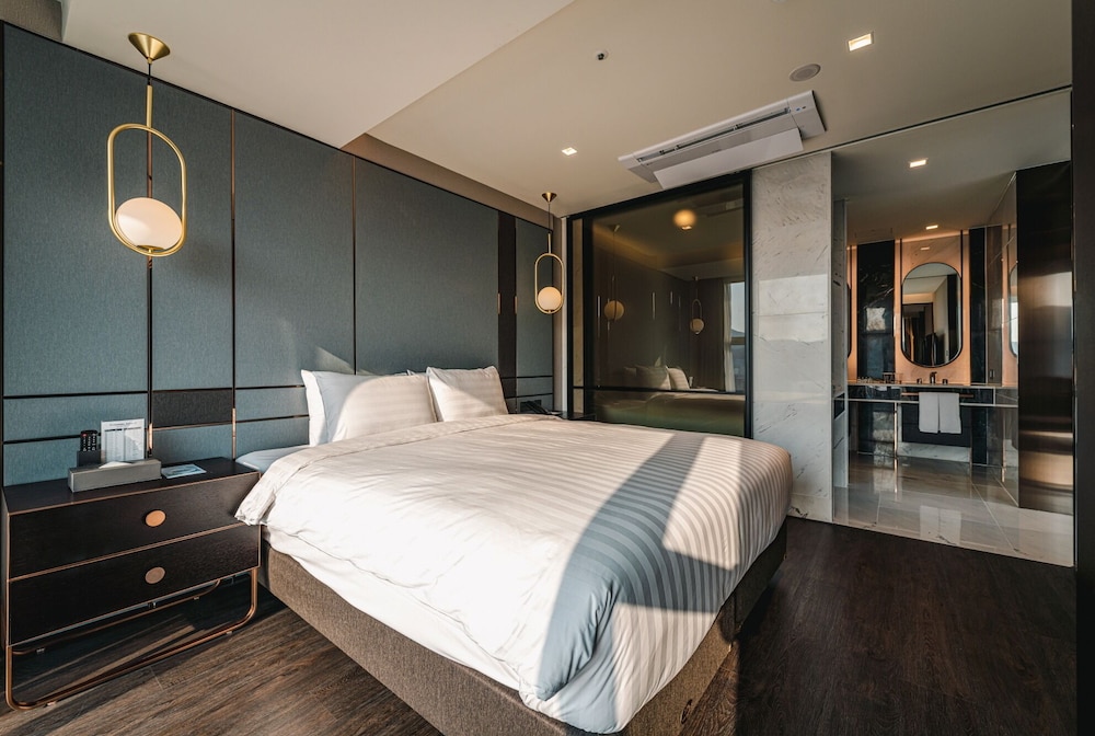 Premium Suite Half Ocean (Breakfast for 2) photo 1