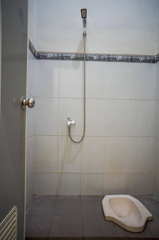 Standard Double Room - Photo 11
