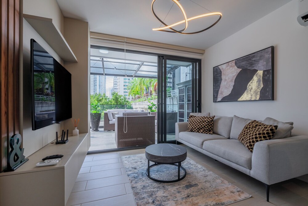 Deluxe Apartment (08C)