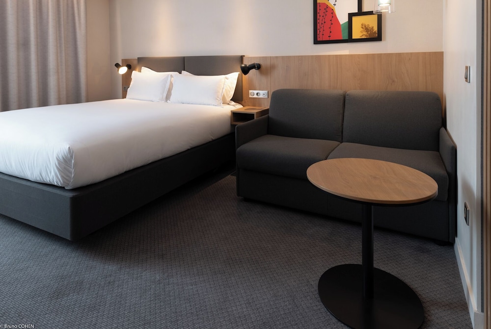 Room, 1 Queen Bed with Sofa bed, Garden View - Photo 4