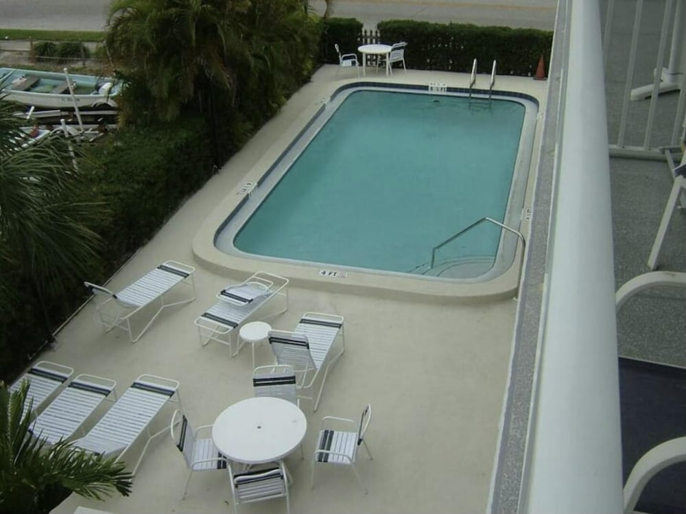 2 Bedroom Waterfront Pool Side!, 사진 3