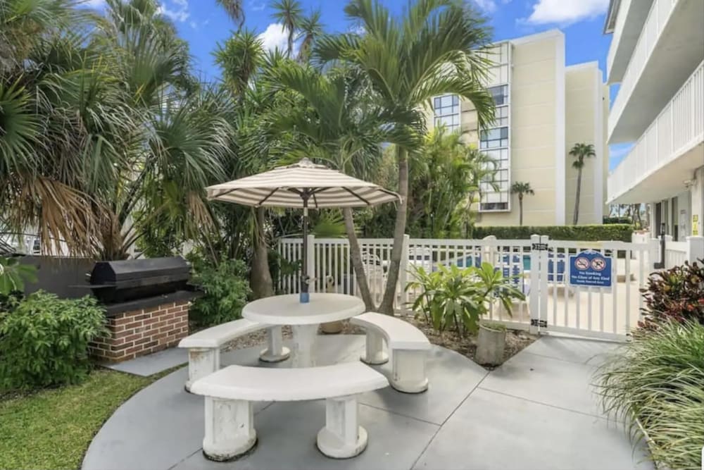 2 Bedroom Waterfront Pool Side!, 사진 13