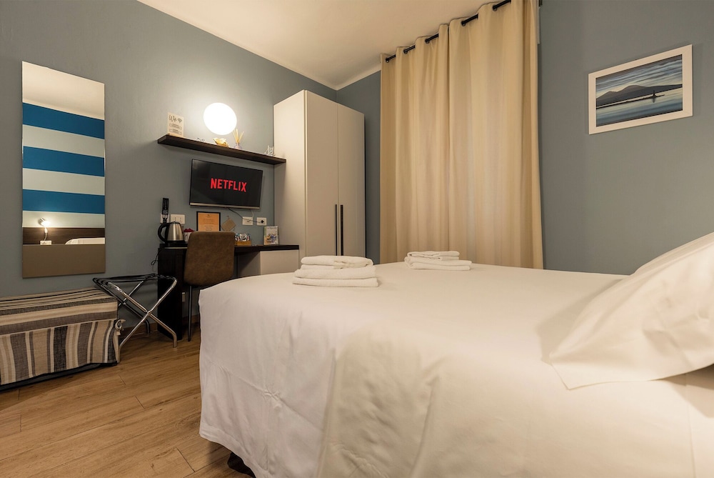 Double Room, 1 Queen Bed, Non Smoking, Private Bathroom photo 3