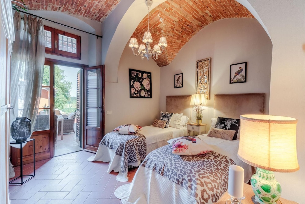 Villa photo 2