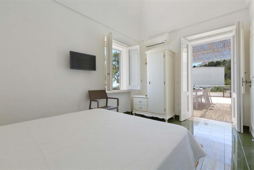 Villa photo 3