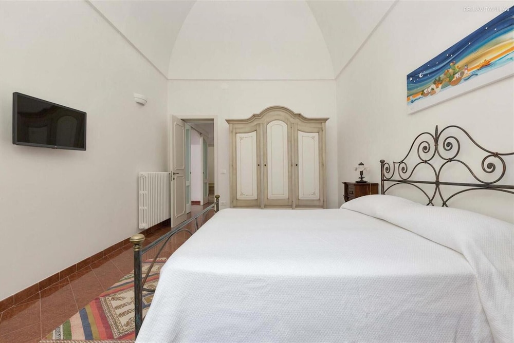 Villa photo 1