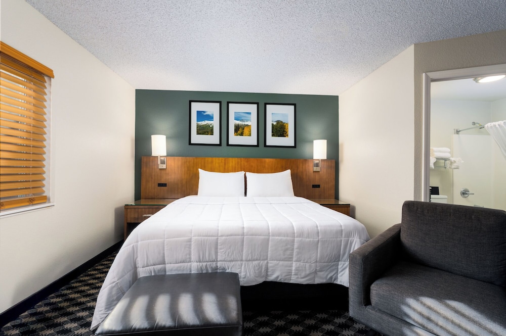 Standard Room, 1 King Bed, Pets Allowed - Photo 2