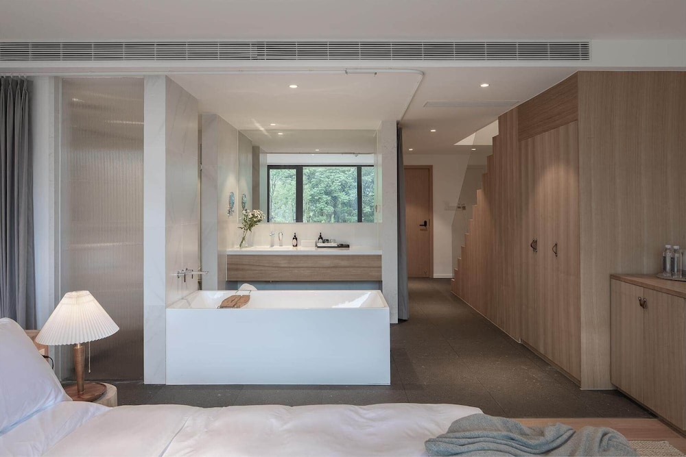 Luxury Duplex, Hill View photo 2