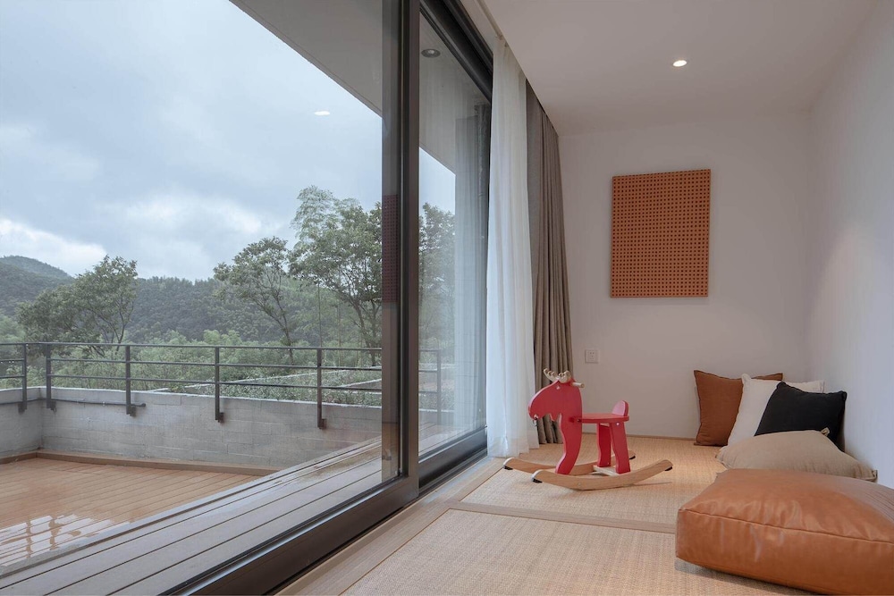 Luxury Duplex, Hill View photo 3