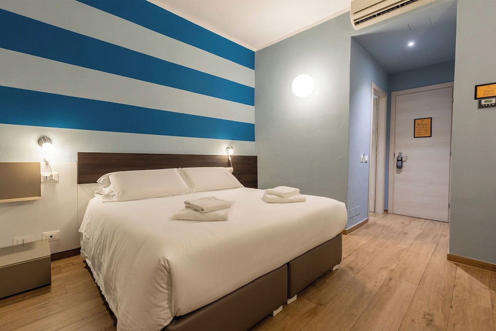 Double Room, 1 Queen Bed, Non Smoking, Private Bathroom photo 1